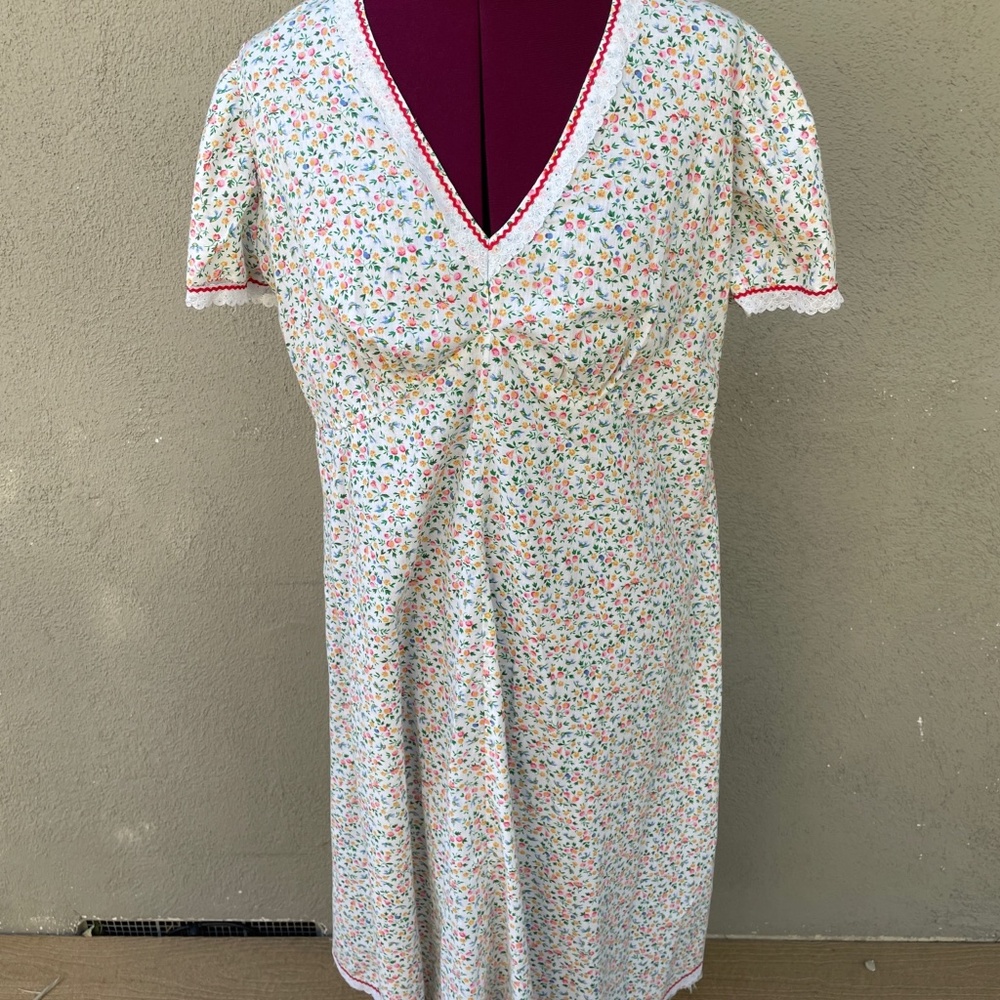 Vintage Flowy Floral Dress